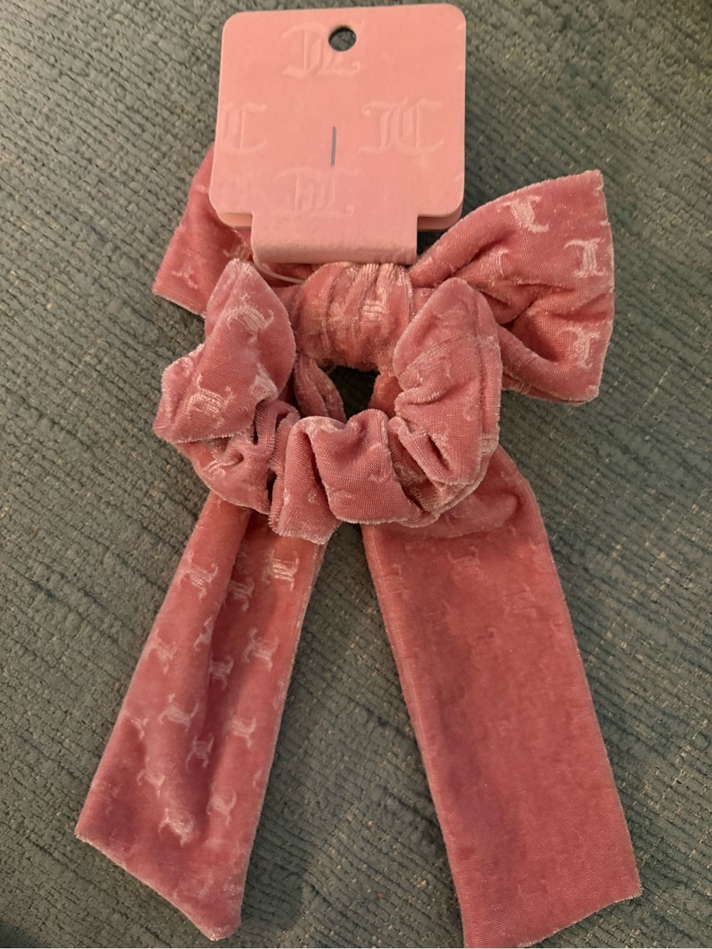 Juicy Couture Pink Velvet and Embellished Bow Hair Tie Scrunchie NWT - Picture 3 of 3